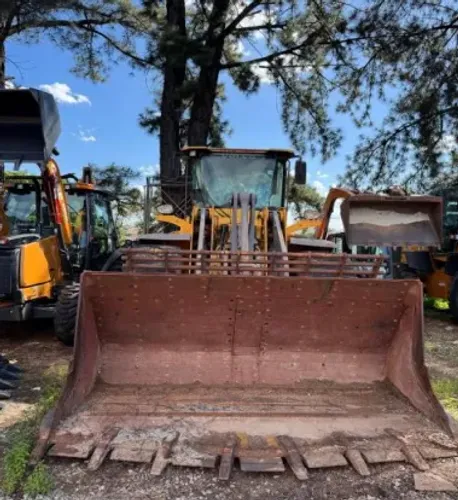 L)Pá carregadeira Volvo L120F