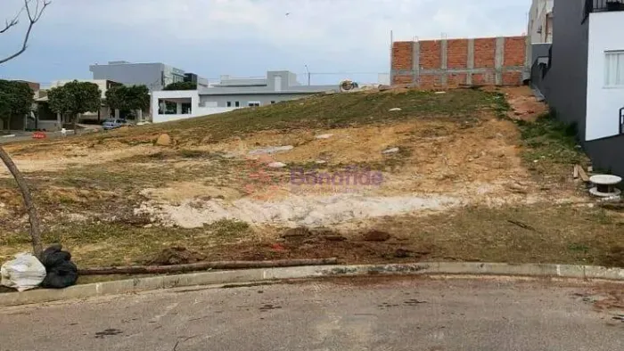 Lote em Condomínio Residencial em Cabreúva (Jacaré) 250 m² com infraestrutura completa- P