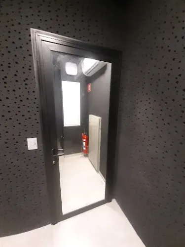Porta anti ruídos sobre