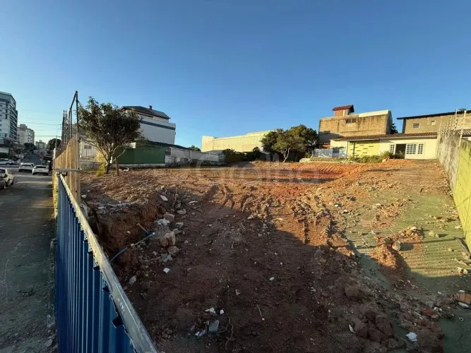 Terreno de 874m² em Capoeiras