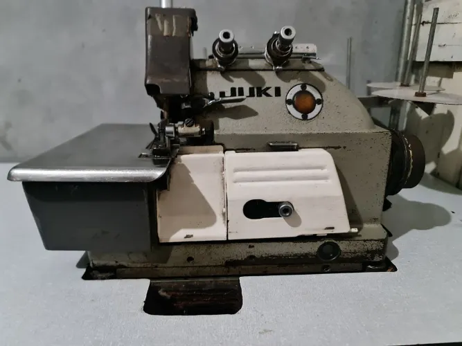 Máquina de Costura Overlock Juki