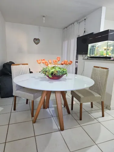 Mesa super resistente de madeira maciça