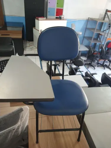 Cadeira escolar com prancheta REFORMADA 