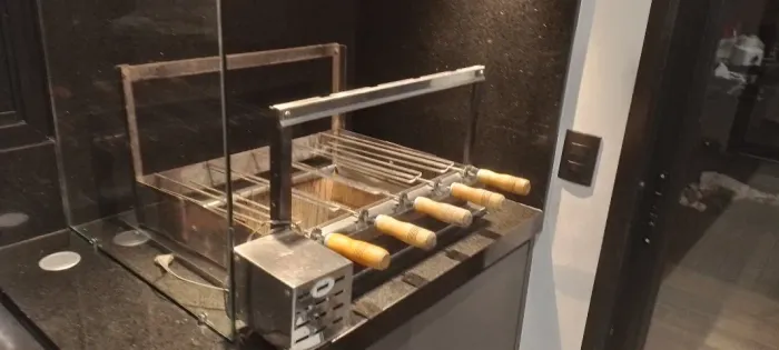 Gira Grill com 5 espetos 60X45 em perfeito estado
