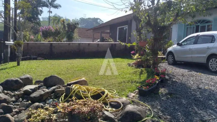 Terreno à venda no bairro Anita Garibaldi em Joinville, por R$ 950.000.00.