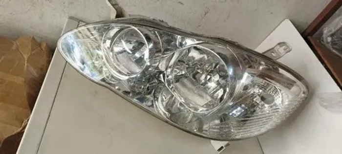 Farol Corolla 