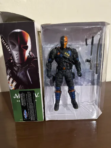 Figura de ação Deathstroke - DC Collectibles / Arrow / DC Icons