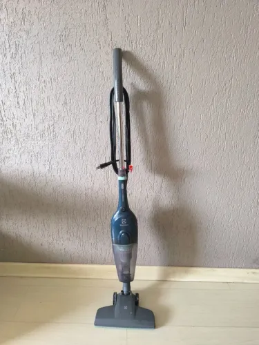 Aspirador de Pó Vertical 2 em 1 ELETROLUX 110V