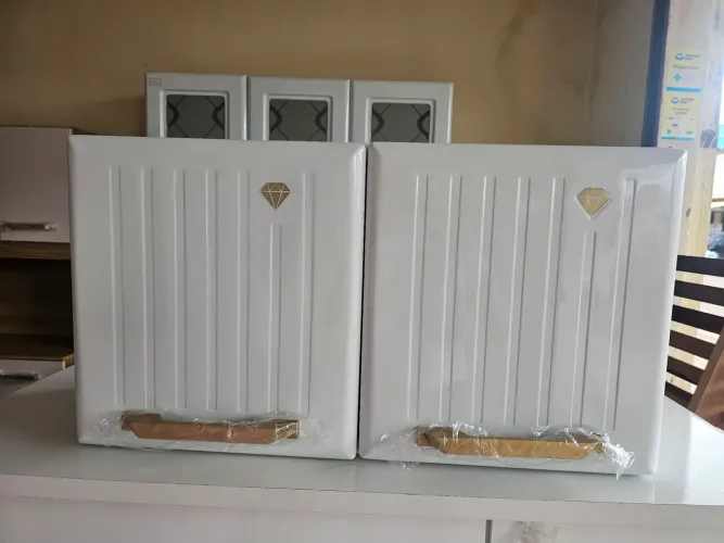 Armário pequeno de parede novo