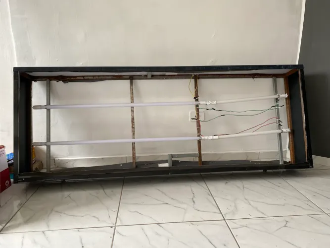 Estrutura de luminoso para fachada (Largura 1.90 altura 0.70)