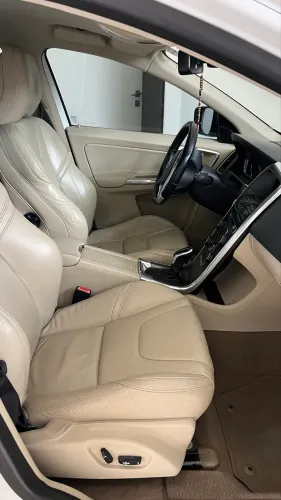 Volvo XC-60 XC 60 T-5 Dynamic 2.0 FWD Turbo Gasolina 4P AUT 2014