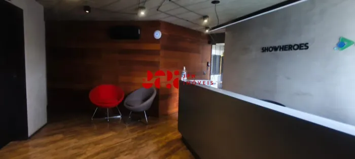 Sala comercial na Berrini - 244m², mobiliada, 04 banheiros, 05 vagas