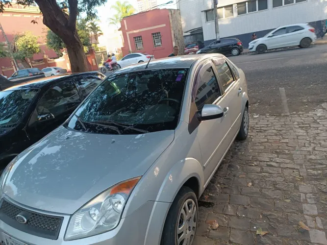 Vendo carro fiesta sedan