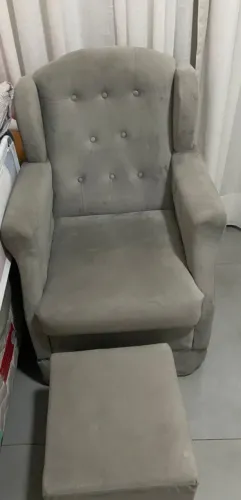 Poltrona com Puff Cinza