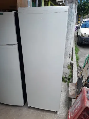 Vende uma geladeira esmaltec foncionando  