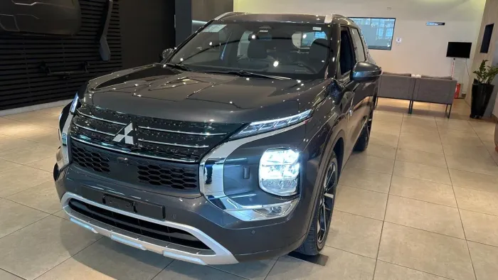 Mitsubishi Outlander Signature 2.4 4X4 AUT (híb) 2026