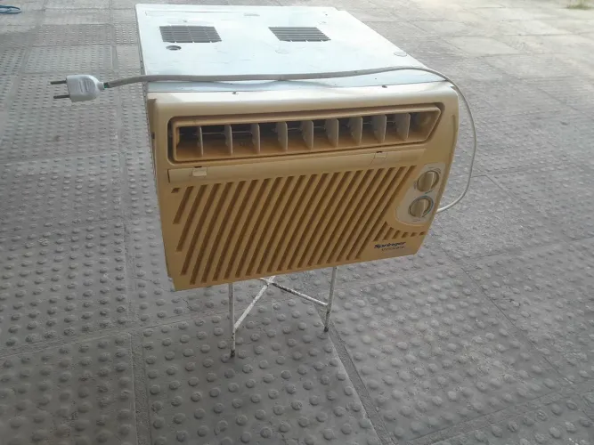 Ar Condicionado de Janela Springer 7500 btus