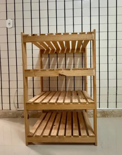 Estante de Pinho