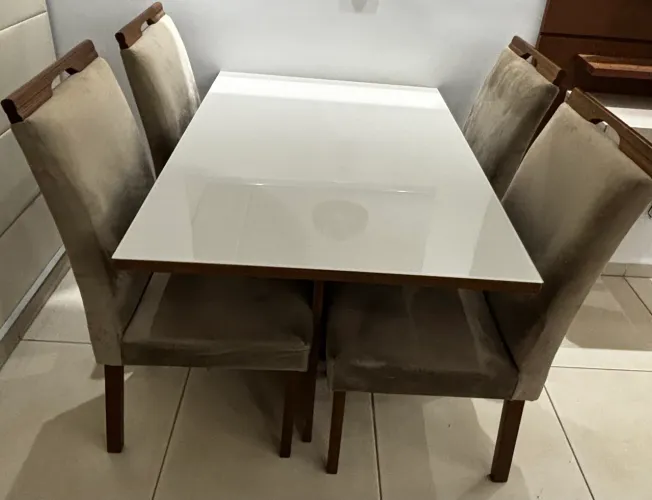 Mesa com 4 Cadeiras