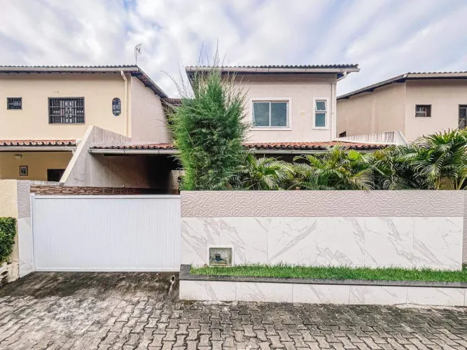 Casa em Condomínio na Maraponga com 4 quartos