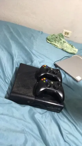 Xbox 360 destravado com 38 jogos e 2 controles troco por um ps3 destravado