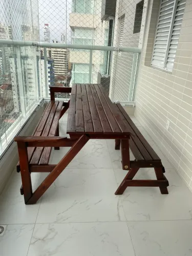 Vende-se mesa de madeira retrátil 