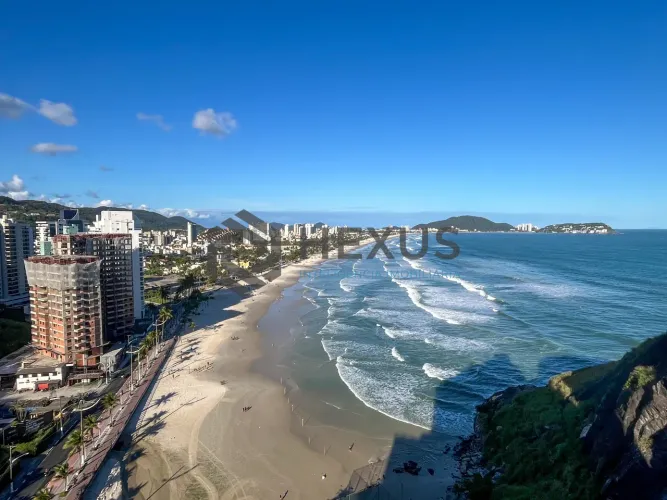 Apartamento frente mar com varanda e lazer na Praia das Pitangueiras, Guaruja