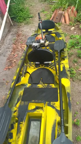 Vendo Caiaque c/ carrinho ,02 remo e motor rabeca 2ap