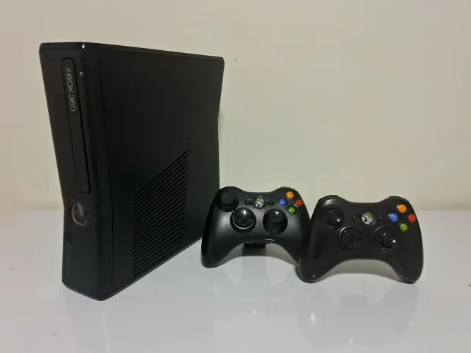 Xbox 360 Slim +24 Jogos