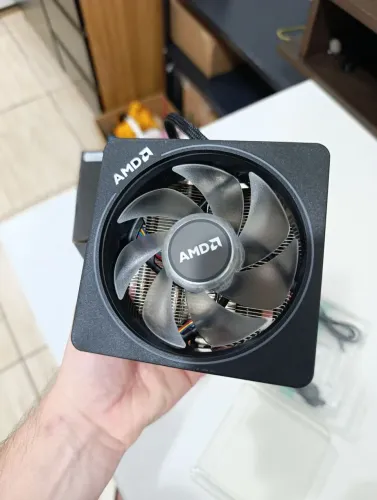 Cooler Box AMD Wraith Prism (Zero)