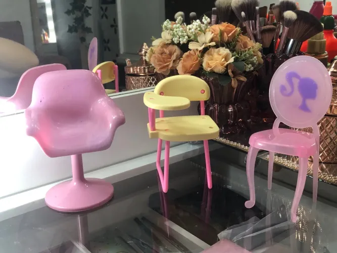 Lote de cadeiras para Barbie 
