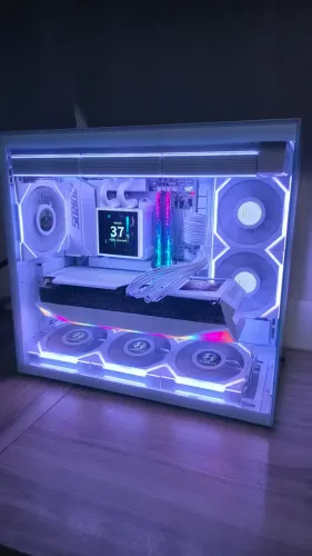 PC Gamer / Workstation High-End AMD Ryzen 9 9950X + RX 9070 XT