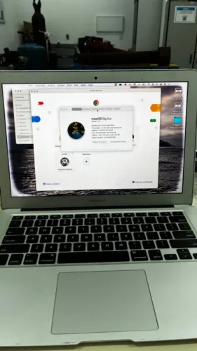 Macbook Air 13.3 Prata 8gb De Ram 128gb Ssd Com Detalhes (Usado)