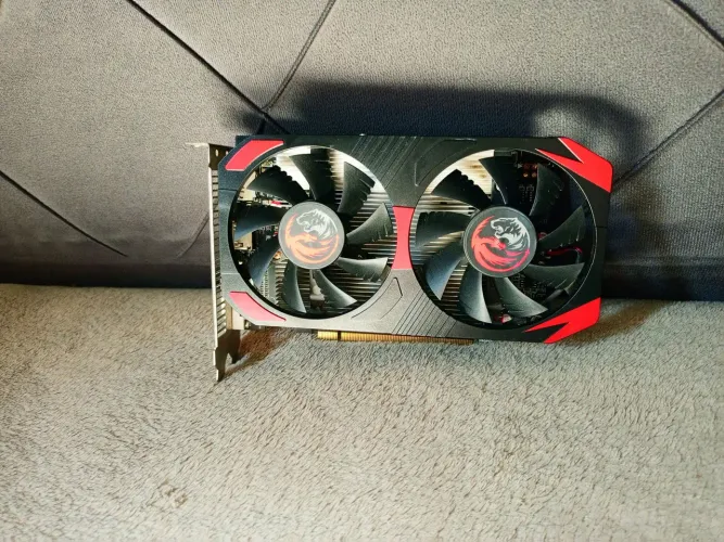 Placa de Vídeo PCYES RX 560 4GB (Para Conserto / Retirada de Peças)