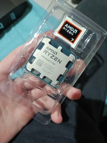 RYZEN 7 7700