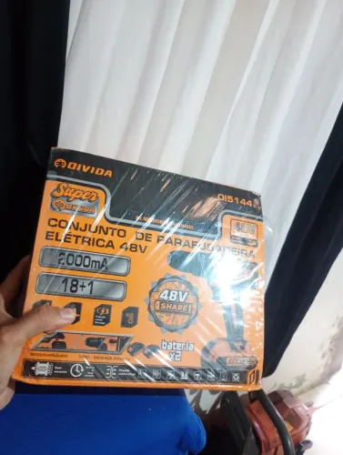 Vendo parafusadeira e furadeira vem duas bateria reserva mais assessor 