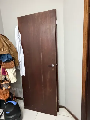 Duas portas de madeira
