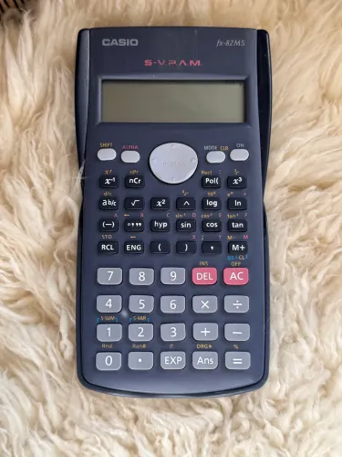 Calculadora Casio fx-82MS - funcionando (sem bateria)