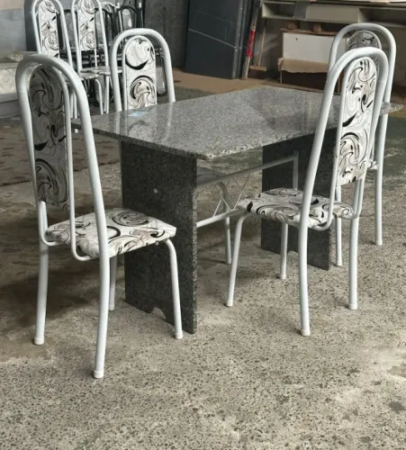 Mesa Tubular 070 04 Cadeiras Lavínea cor branca 120x75cm C/Tampo E pés Em granito soma