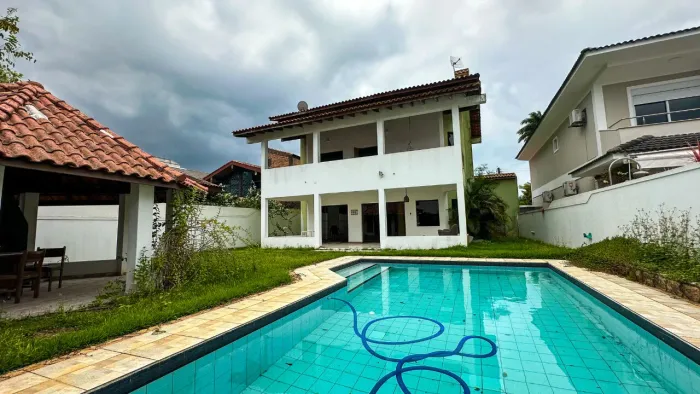 Oportunidade !! Casa à venda abaixo do preço no Jardim Acapulco em Guarujá.