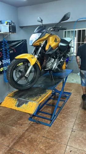 Cb 300 dourada 