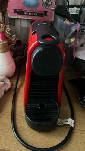 Cafeteira Nespresso vermelha