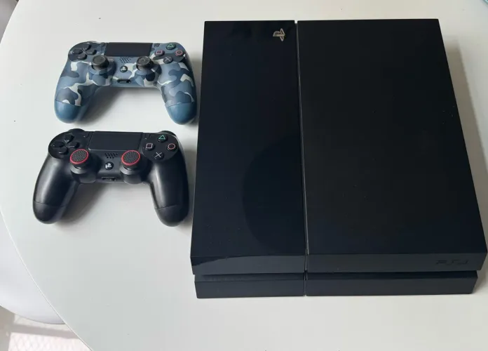 PlayStation 4 500GB + 2 Controles Originais Sony [PS4]