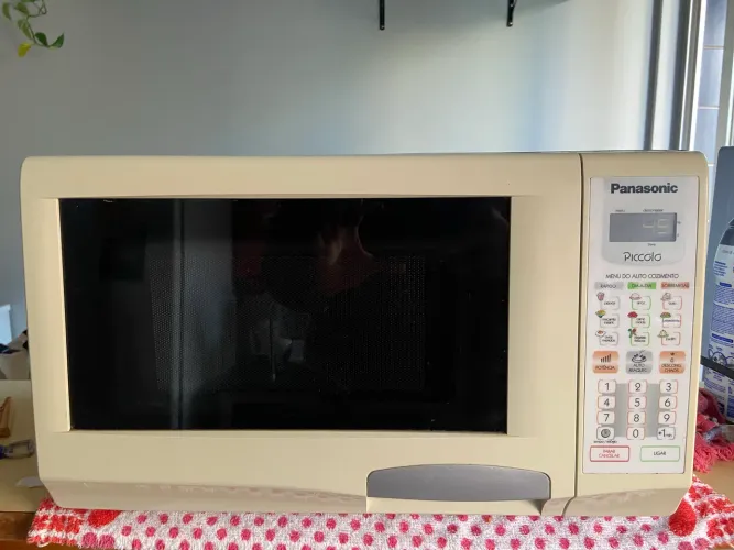 Microondas 22 Litros - Panasonic Piccolo NNST357WRPH