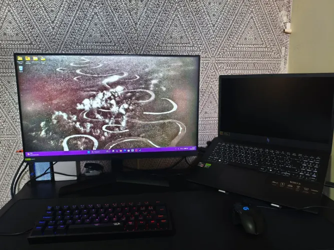 Acer Nitro v15 c/ Monitor LG 24p + Teclado/Mouse