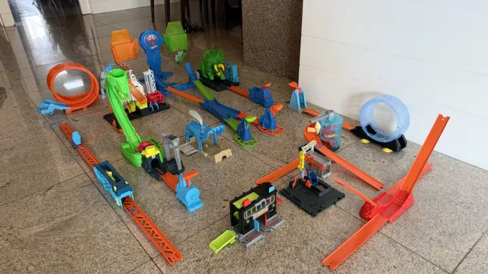 Conjunto de 11 pistas/lançadores HOT WHEELS