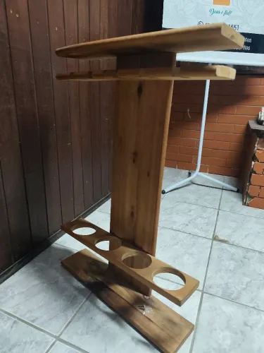 Porta vinhos e taças