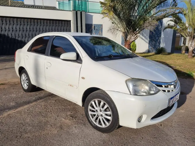 Toyota Etios XLS Sedan 1.5 Flex 16V 4P Mec. 2014