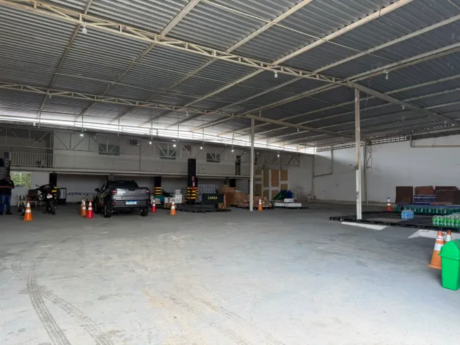 Galpao grande com 960 metros de area em Queimadas