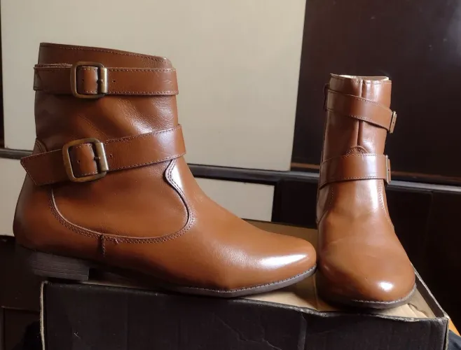 Bota em couro feminina